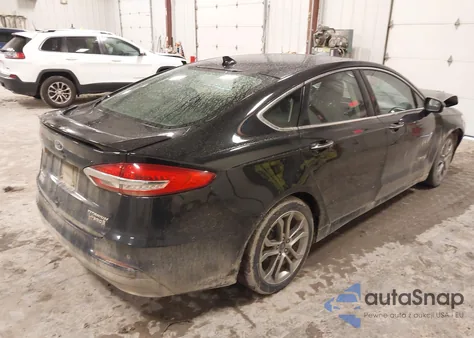 2019 Ford Fusion Hybrid Titanium z USA, uszkodzony, nr VIN 3FA6P0RU2KR106745